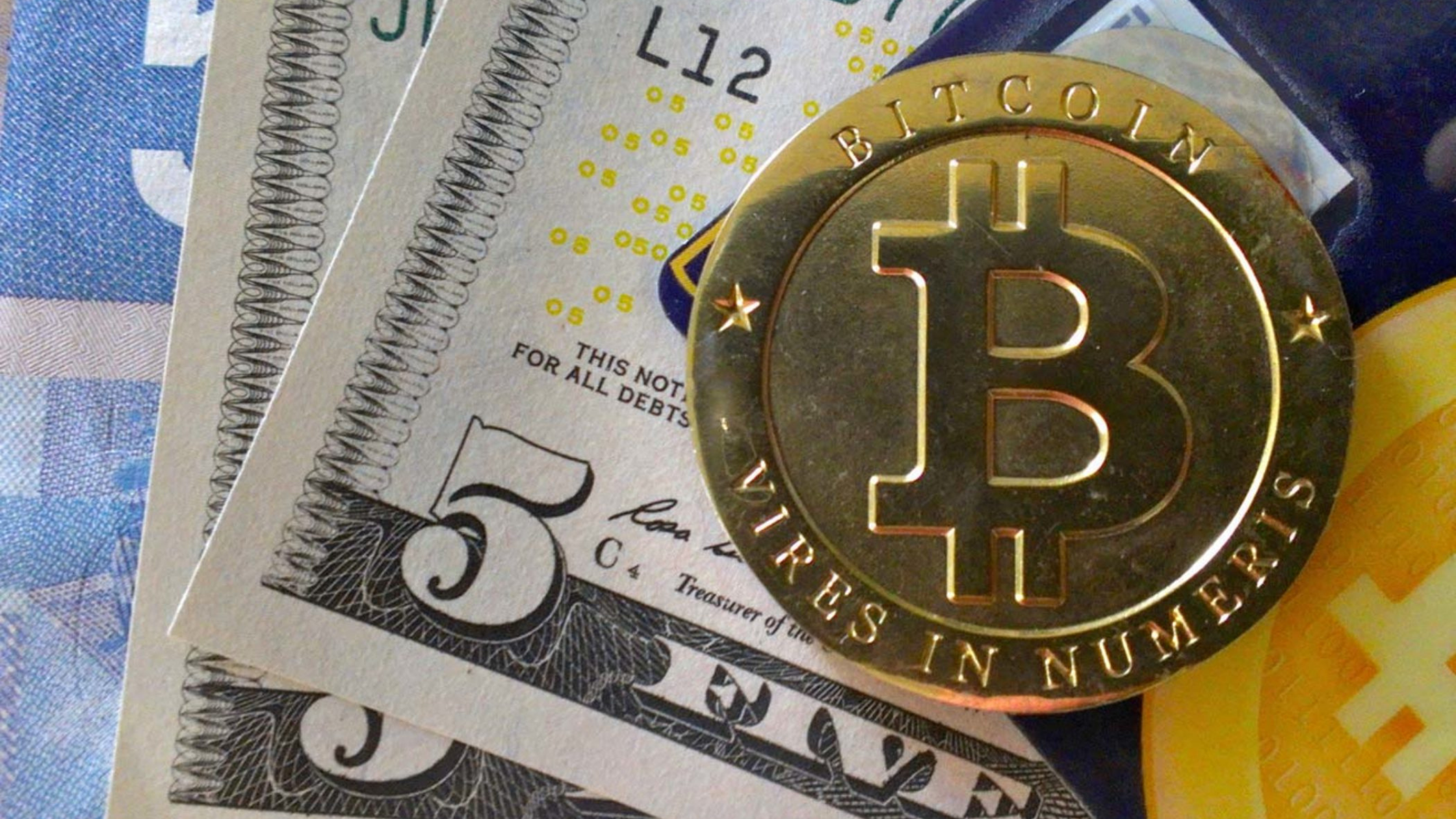 Kako kupiti bitcoin a kako ga zaraditi? Interesuje vas kako kupiti Bitcoin ili kako zaraditi Bitcoin, pokazaću vam ali prvo morate biti svesni ovih činjenica. Saznajte šta sve morate znati pre kupovine Bitcoina i saznajte da li se Bitcoin zarada isplati.